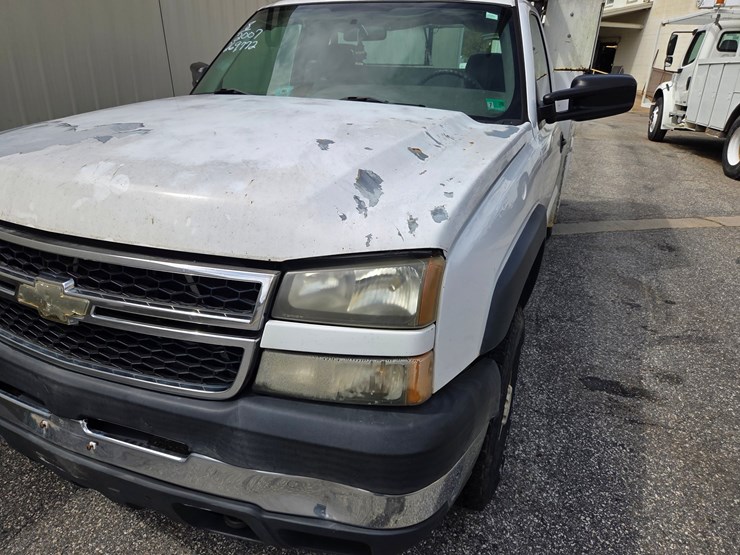 #8-•-2007-chevrolet-2500-service-truck-/-269,772-miles-image-5
