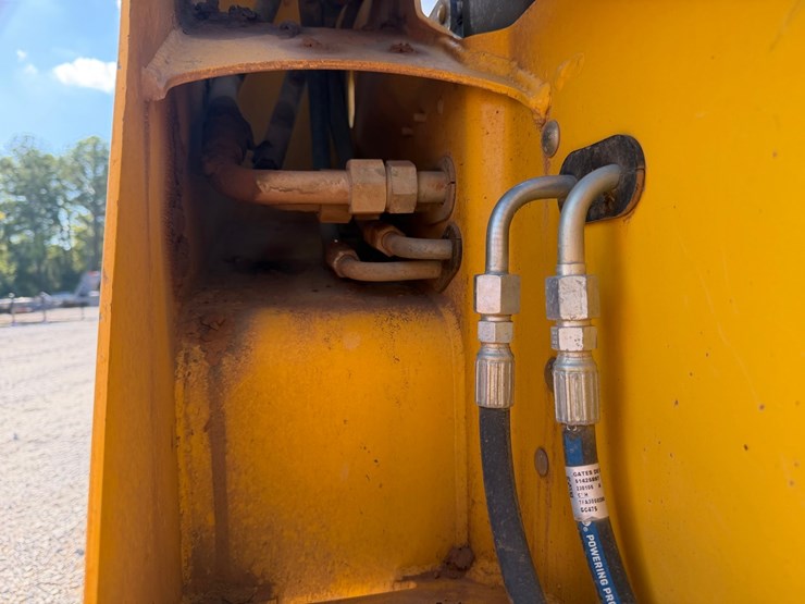 #4093-•-2023-new-holland-c334-tracked-skid-steer-image-26