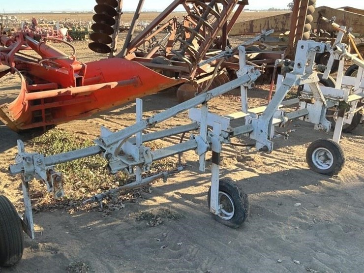 custom-25'-3-pt-fold-up-spray-bar-attachment-image-1
