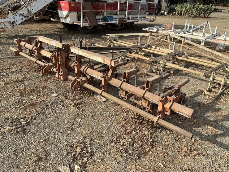lilliston-3-pt-3-row-60"-rolling-cultivator-image-2