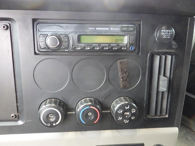 2019-freightliner-cascadia-3-axle-sleeper-truck-image-38