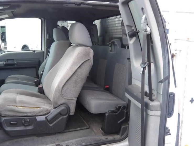 2011-ford-f550-image-19