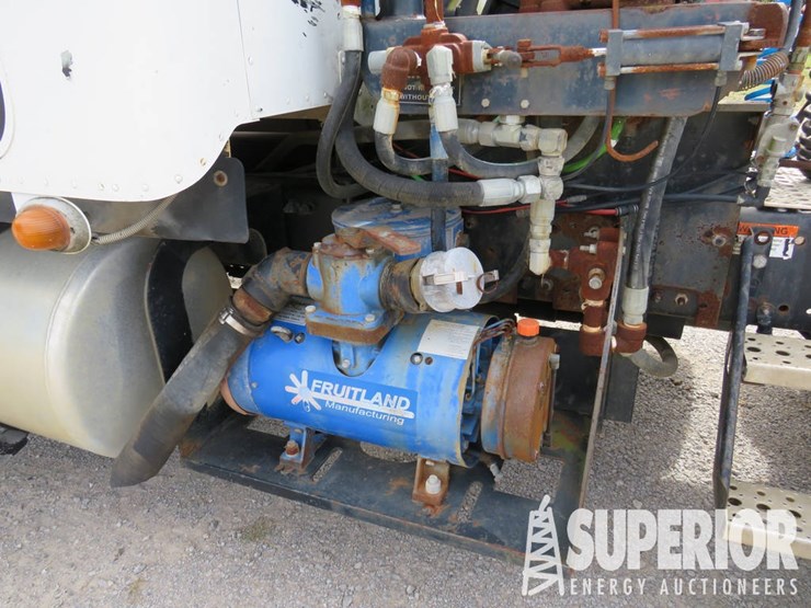 2007-freightliner-columbia-t/a-winch/vac-truck-w/60"-sleeper-cab-image-6
