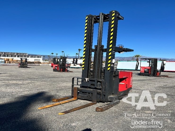 raymond-easir40ttm-order-picker,-4,000#,-143"-mast,-3-image-1