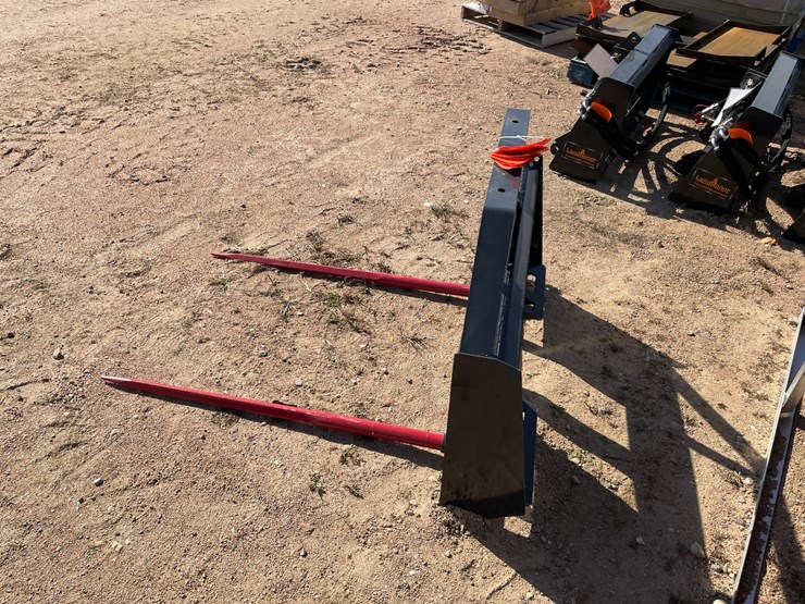 #4109-•-landhonor-bale-spear-frame-attachment-image-4