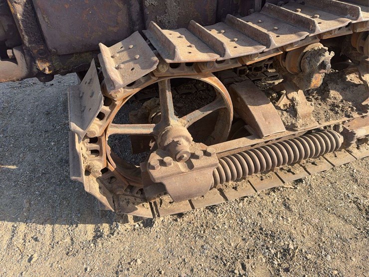 caterpillar-thirty-image-11