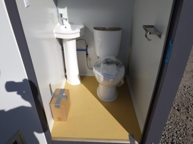 double-stall-portable-toilet-image-13