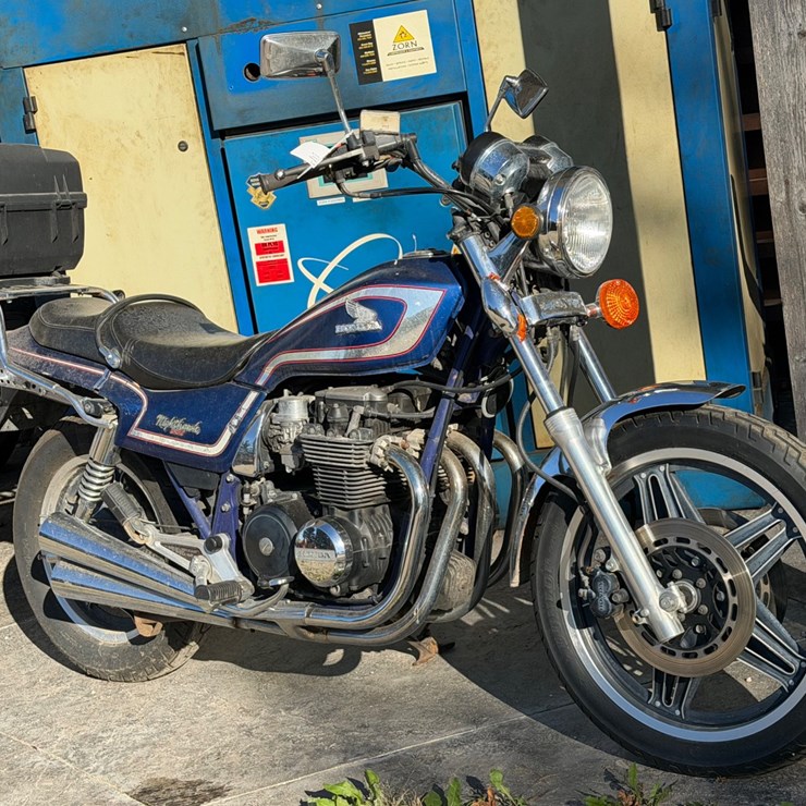 #8390 • 1982 Honda Nighthawk (Clean WI Title)