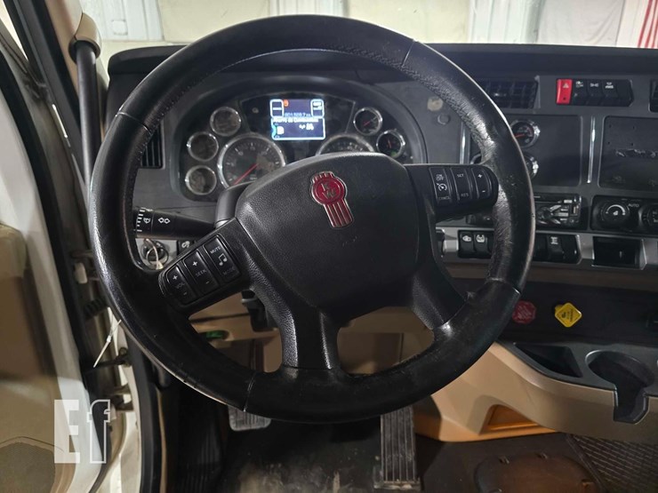 2020-kenworth-t680-image-10