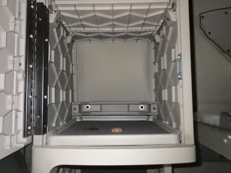 2018-freightliner-cascadia-3-axle-sleeper-truck-image-36
