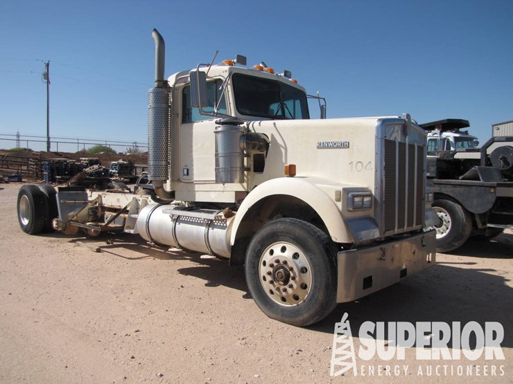 1994-kenworth-w900b-t/a-day-cab-truck-image-2