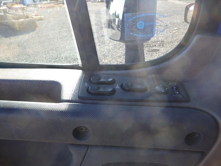 2017-freightliner-cascadia-3-axle-truck-tractor-image-29