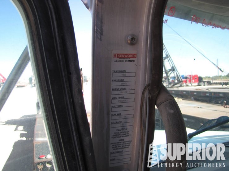 2013-kenworth-t800-t/a-bed-winch-truck-w/lift-axle-image-22