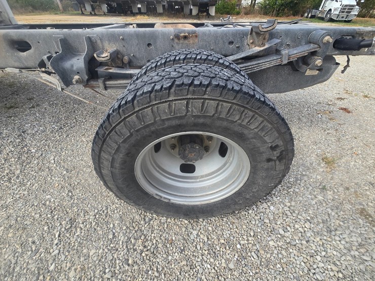 2021-ford-f350-image-44