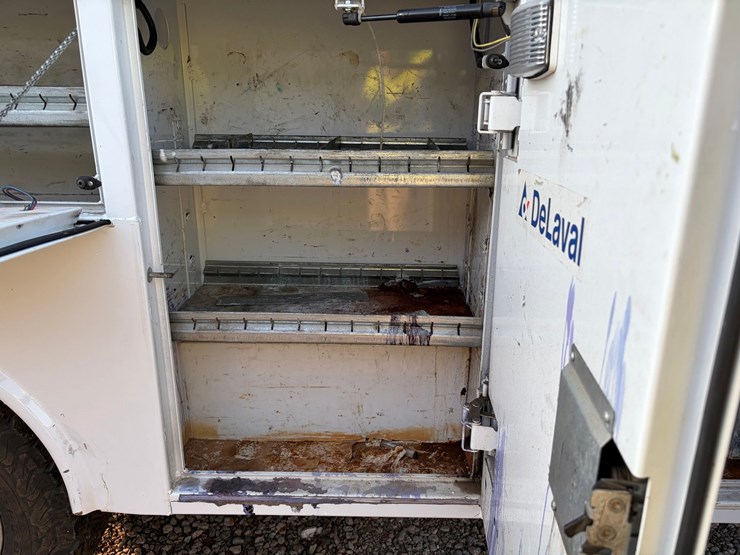 #4554-•-2015-chevrolet-express-work-van-image-23
