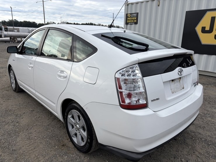 2009-toyota-prius-hybrid-sedan-image-6