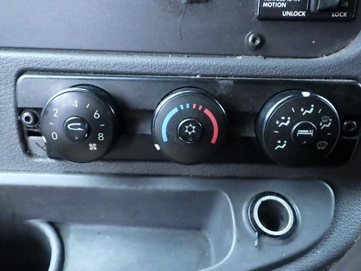 2018-freightliner-cascadia-3-axle-sleeper-truck-image-39