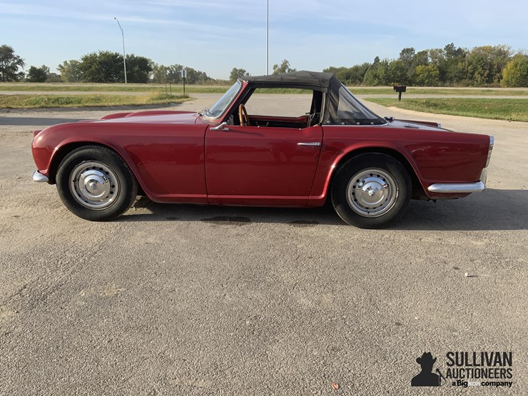 1964-triumph-tr4-2-door-convertible-image-8