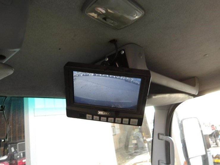 2016-isuzu-npr-image-75