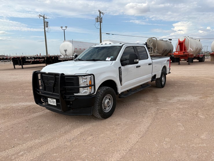 2023-ford-f250-image-2