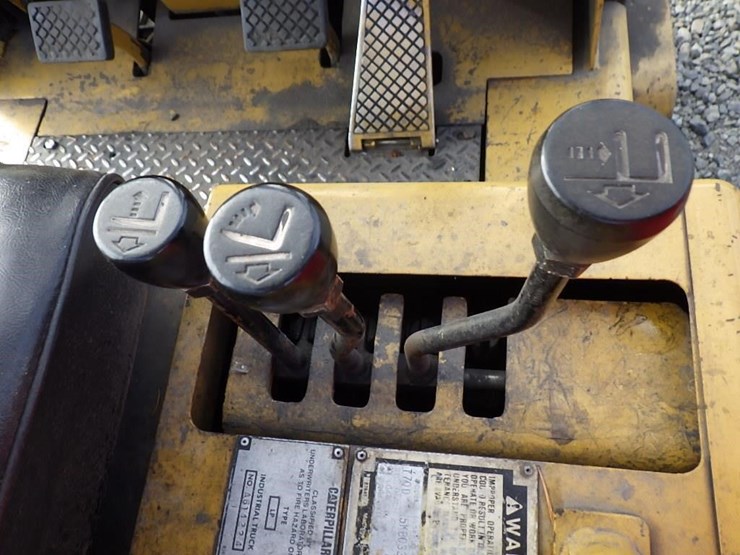 caterpillar-t70d-forklift-image-22