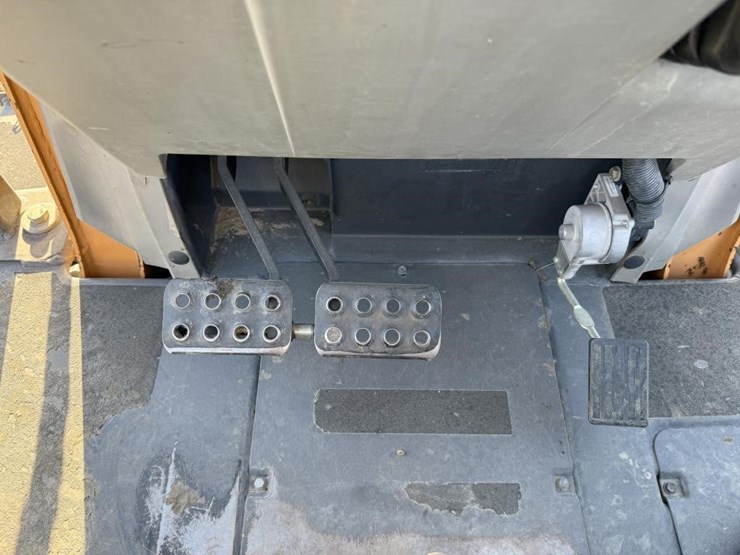 2019-case-570n-ep-skip-loader-image-11