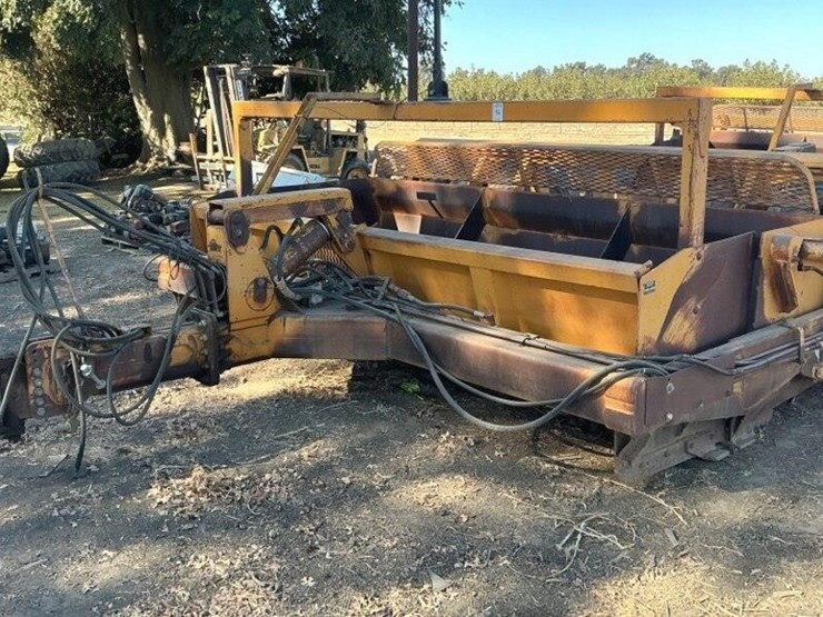 reynolds-15cfbf-15-yd-rollover-laser-scraper-image-1