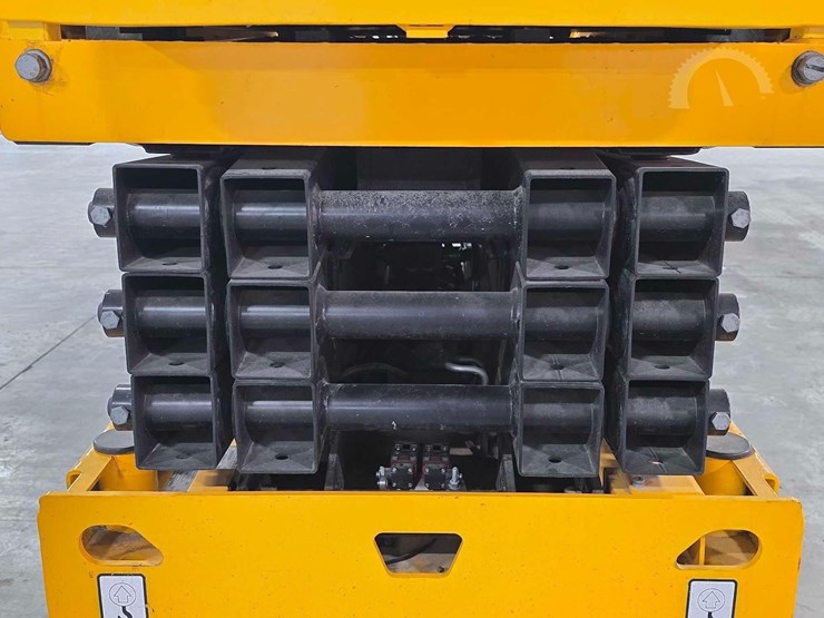 2023-jcb-s1930e-image-12