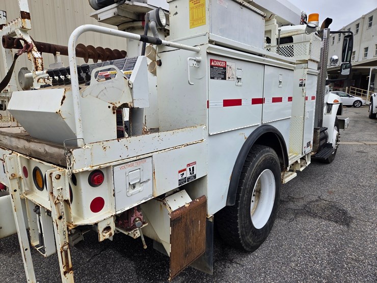 #2-•-2005-international-4400-truck---2005-international-pole-truck-/-vin:-1htmkaan35h167251-/-55,644-miles-image-12