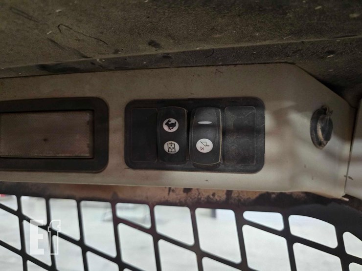 2018-caterpillar-299d2-image-18