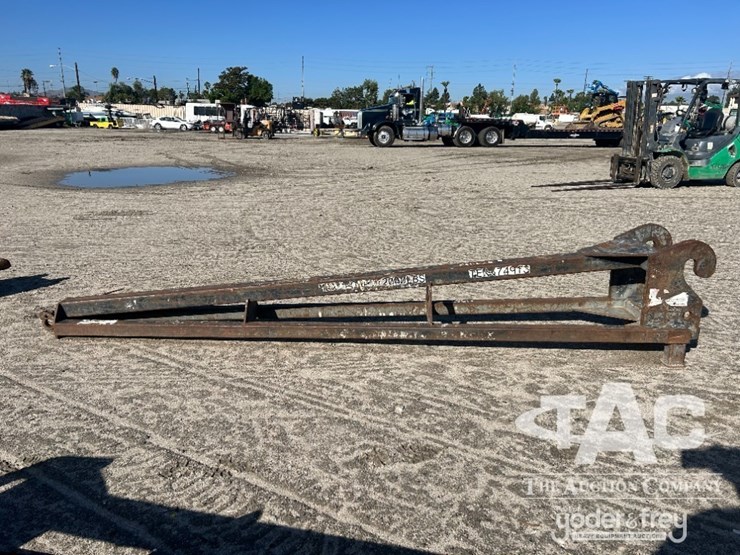 2010-2010-volvo-truss-boom.-image-2