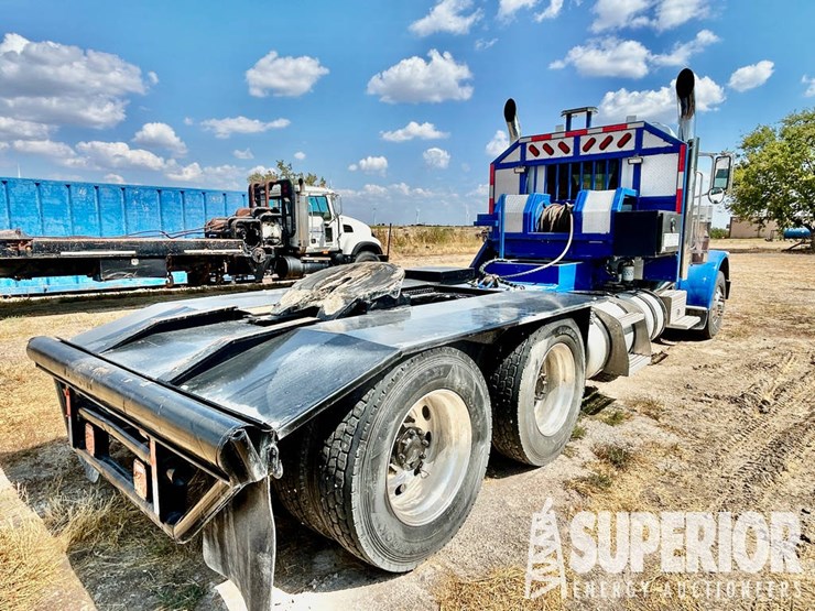 2019-peterbilt-389-t/a-winch-truck-w/-day-cab-image-2