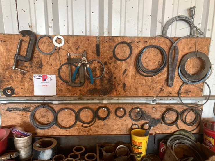 8’-x-2’-x-3’-metal-work-bench-and-all-it’s-contents-image-7