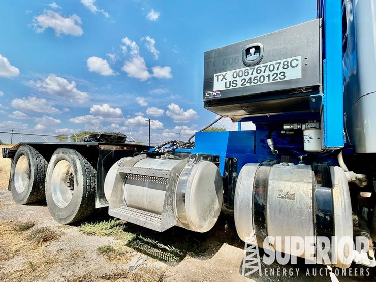 2019-peterbilt-389-t/a-winch-truck-w/-day-cab-image-18