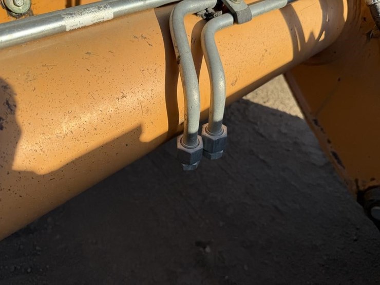 2019-case-570n-ep-skip-loader-image-25