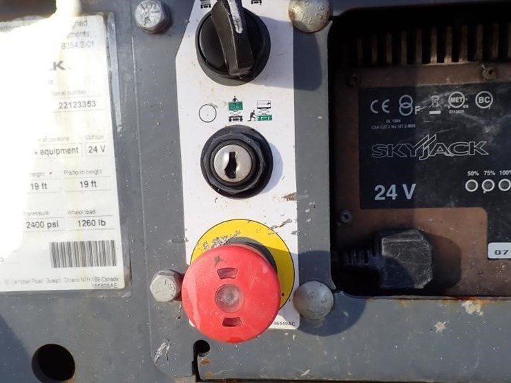2018-skyjack-sj1113219-scissor-lift-image-11