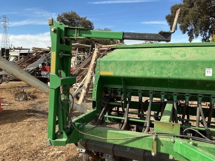 john-deere-1560-14'-pull-grain-drill-image-12