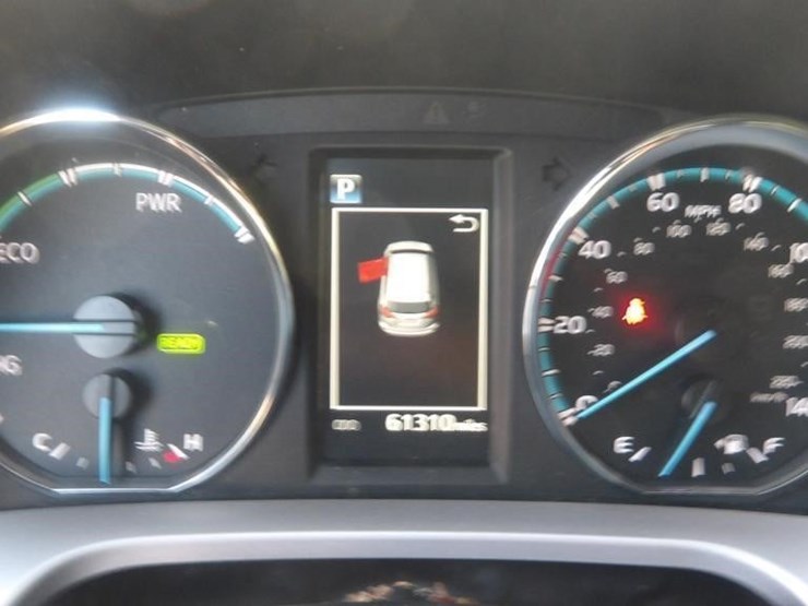 2016-toyota-rav4-xle-image-18