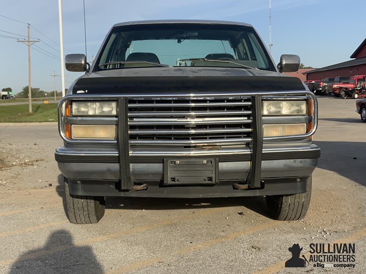 1993-chevrolet-silverado-gmt-400-k1500-4x4-extended-cab-pickup-image-2