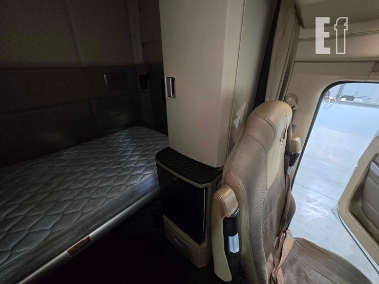 2019-kenworth-t680-image-18