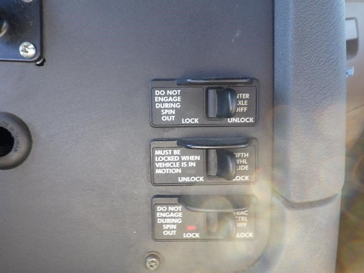 2017-freightliner-cascadia-3-axle-truck-tractor-image-29