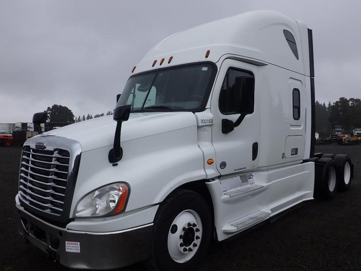 2018-freightliner-cascadia-3-axle-sleeper-truck-image-1