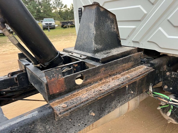 2007-international-7400-tandem-axle-dump-truck-(181,761-miles)-image-53