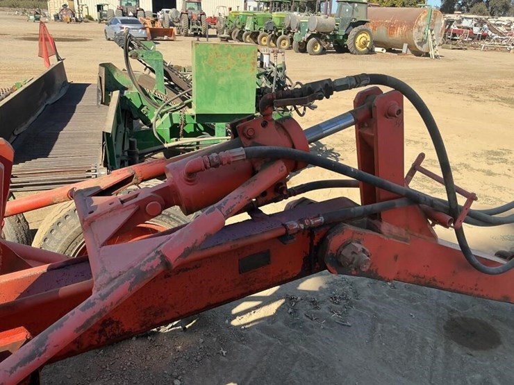 yonkers-johnson-300a-pull-v-ditcher-image-9