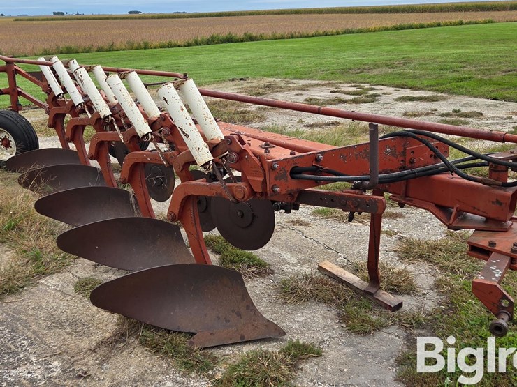 international-720-plow-image-3