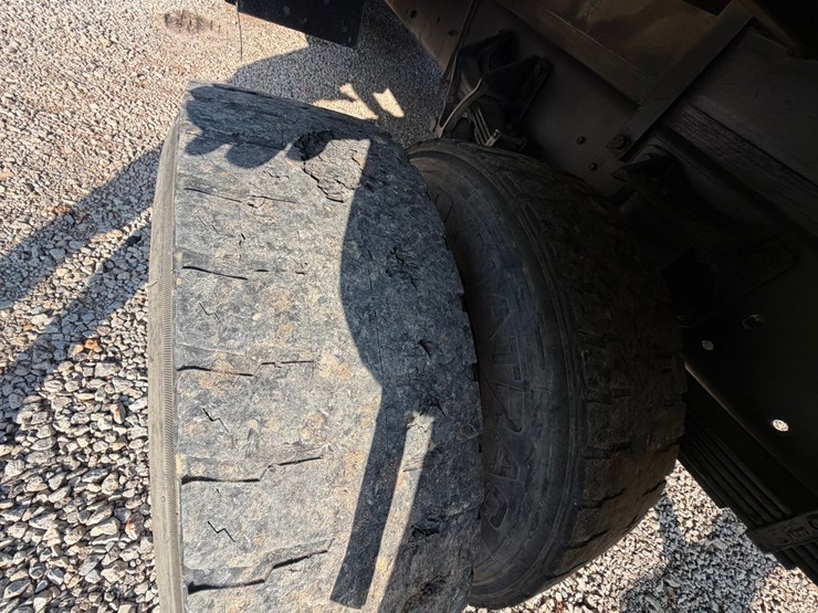 #4552-•-ford-f-650-flatbed-truck-image-52
