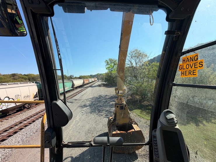 #4098-•-2015-john-deere-870g-lc-excavator-image-153