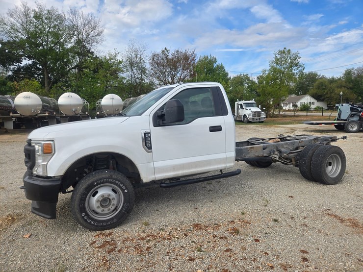 2021-ford-f350-image-3