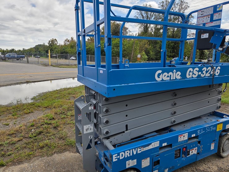 #11-•-genie-g5-3246-scissor-lift-/-52-hours-image-9
