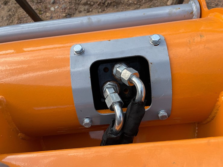 #4065-•-landhonor-skid-steer-double-discharge-concrete-mixer-attachment-image-11